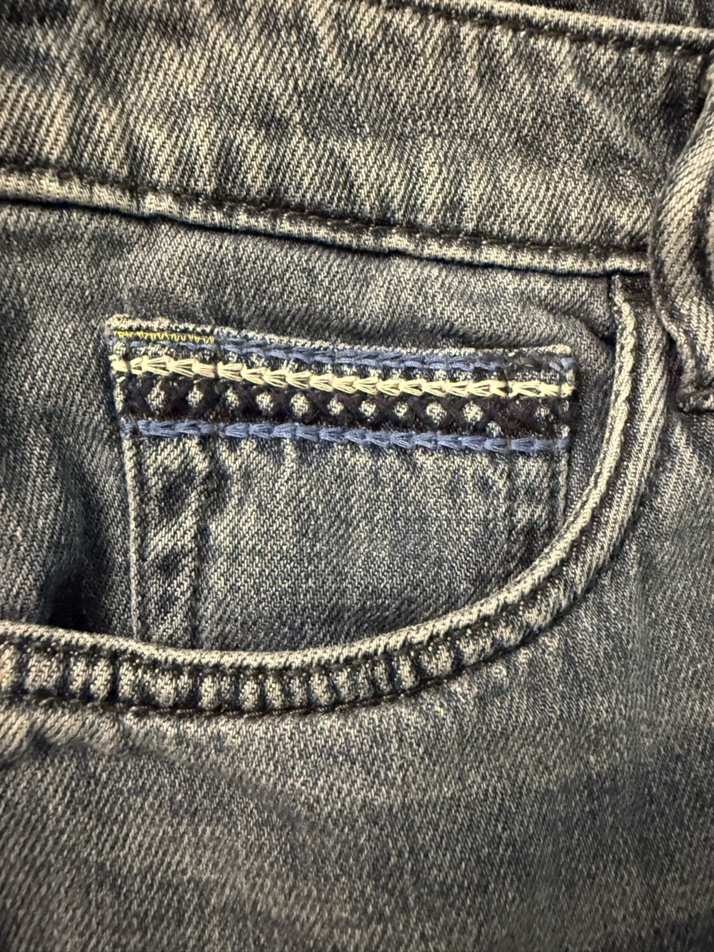 Tommy Bahama Mid-Blue Cropped Jeans with Embroidered Hem - Picture 7 of 12